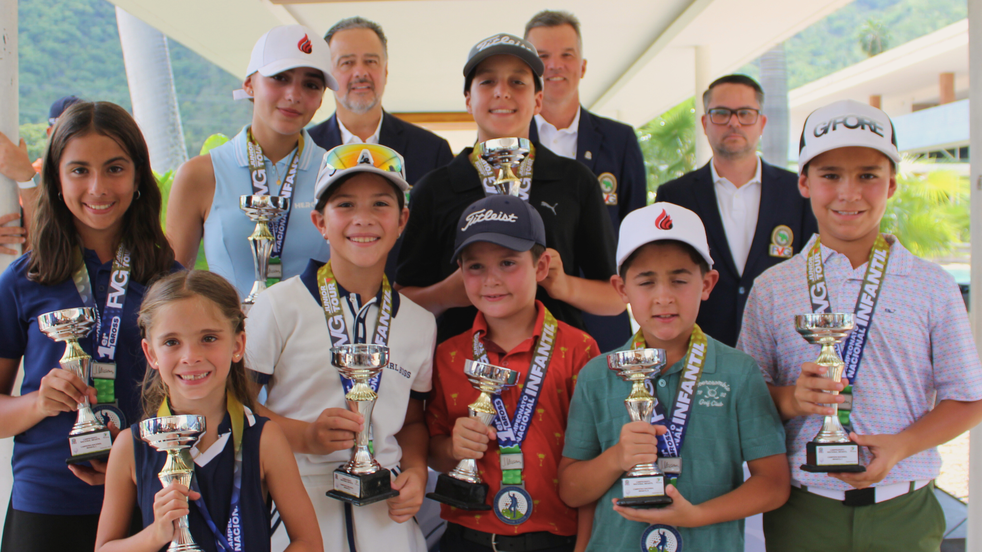 Samuel Jordan y Daniela Santana monarcas nacionales infantiles